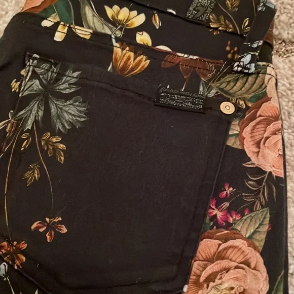 7 For All Mankind Floral Skin Jean (Mid-Waist) - Picture 7 of 11